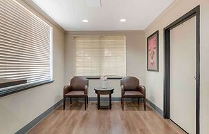 Extended Stay America Suites Kansas City Country Club Plaza