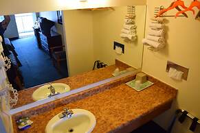 Travelers Inn & Suites