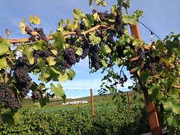 Lakeside Lodge And Suites