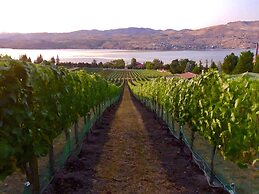 Lakeside Lodge And Suites