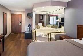 Quality inn & Suites Cincinnati I-275