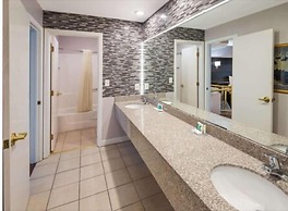 Quality inn & Suites Cincinnati I-275