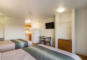 HomeTowne Studios By Red Roof Denver - Glendale/ Cherry Creek