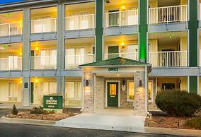 HomeTowne Studios By Red Roof Denver - Glendale/ Cherry Creek