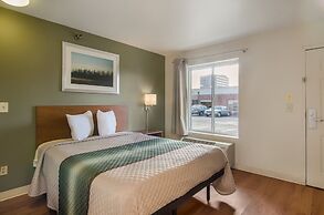HomeTowne Studios By Red Roof Denver - Glendale/ Cherry Creek