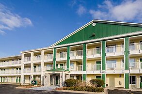 HomeTowne Studios By Red Roof Denver - Glendale/ Cherry Creek