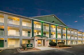 HomeTowne Studios By Red Roof Denver - Glendale/ Cherry Creek