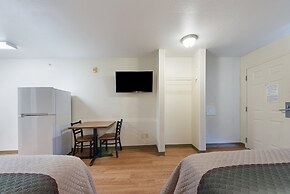 HomeTowne Studios by Red Roof Dallas - Irving