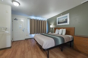 HomeTowne Studios by Red Roof Dallas - Irving