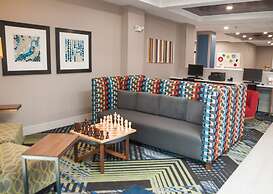 Holiday Inn Express & Suites Norfolk, an IHG Hotel