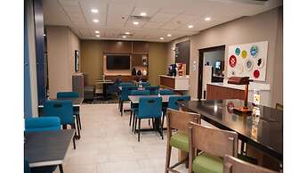 Holiday Inn Express & Suites Norfolk by IHG
