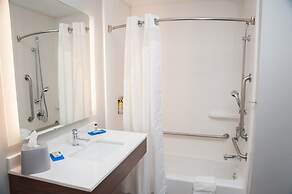 Holiday Inn Express & Suites Norfolk by IHG