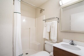 HomeTowne Studios by Red Roof Raleigh - Durham