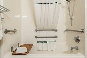 HomeTowne Studios by Red Roof Raleigh - Durham