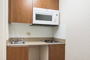 HomeTowne Studios by Red Roof Raleigh - Durham