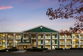 HomeTowne Studios by Red Roof Raleigh - Durham