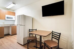 HomeTowne Studios by Red Roof Raleigh - Durham