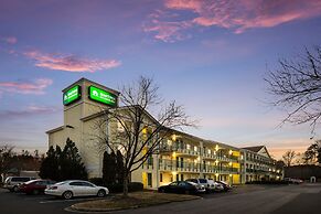 HomeTowne Studios by Red Roof Raleigh - Durham