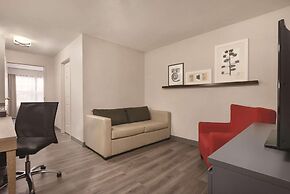 Country Inn & Suites by Radisson, Waterloo, IA