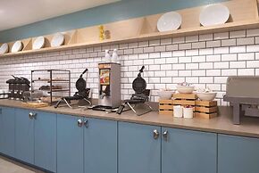 Country Inn & Suites by Radisson, Waterloo, IA