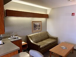 Monument Inn & Suites