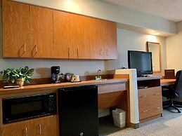 Monument Inn & Suites