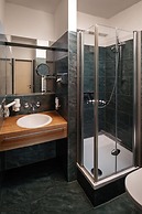 Dietrich-Bonhoeffer-Hotel