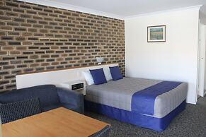 Top Of The Town Motel