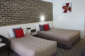 Top Of The Town Motel