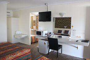 Top Of The Town Motel