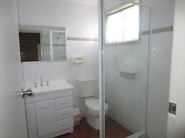 Top Of The Town Motel