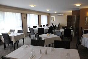 Top Of The Town Motel