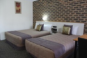 Top Of The Town Motel