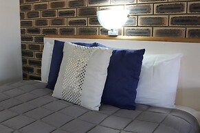 Top Of The Town Motel