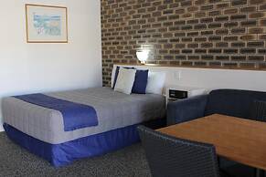 Top Of The Town Motel