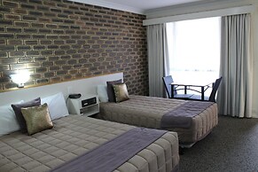 Top Of The Town Motel