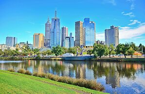 Metro Apartments on Bank Place