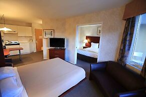 Quality Suites