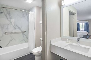 Days Inn by Wyndham Hamilton