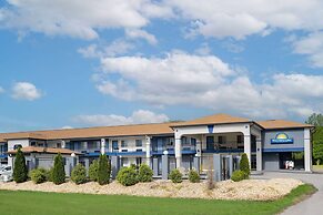 Days Inn by Wyndham Hamilton