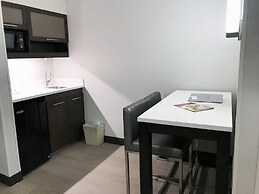 Ramada by Wyndham Suites Orlando Airport