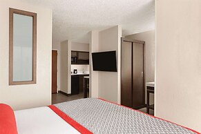 Ramada by Wyndham Suites Orlando Airport