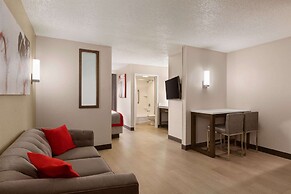 Ramada by Wyndham Suites Orlando Airport