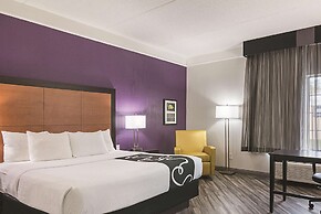 La Quinta Inn & Suites by Wyndham Orlando Airport North