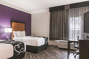 La Quinta Inn & Suites by Wyndham Orlando Airport North