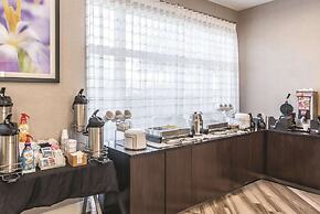 La Quinta Inn & Suites by Wyndham Orlando Airport North