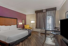 La Quinta Inn & Suites by Wyndham Orlando Airport North