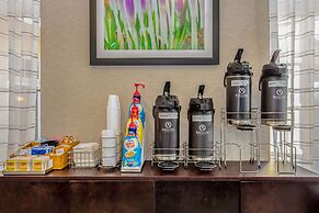 La Quinta Inn & Suites by Wyndham Orlando Airport North