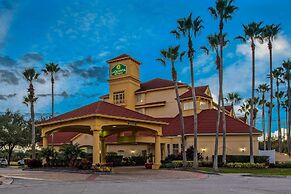 La Quinta Inn & Suites by Wyndham Orlando Airport North