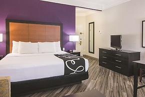 La Quinta Inn & Suites by Wyndham Orlando Airport North